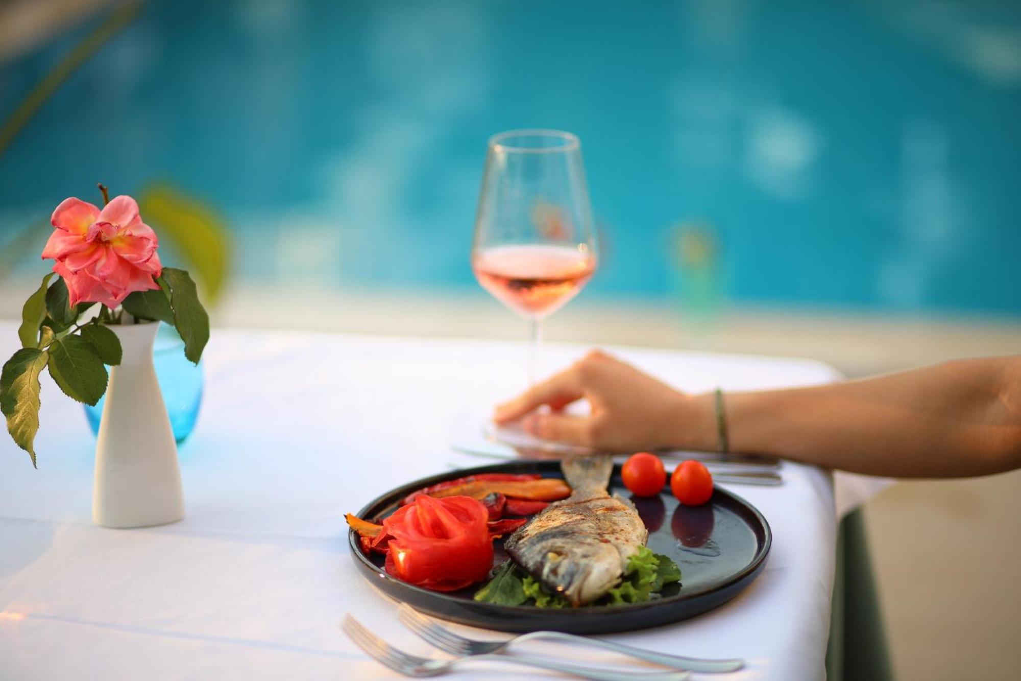 Marbella Beach Hotel โกเลม ภายนอก รูปภาพ